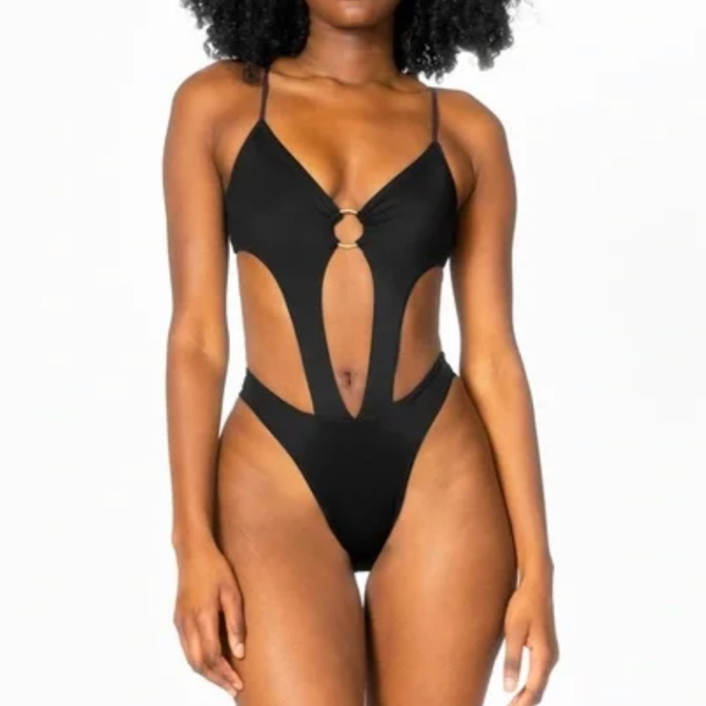 437 The Naomi One Piece - BLACK